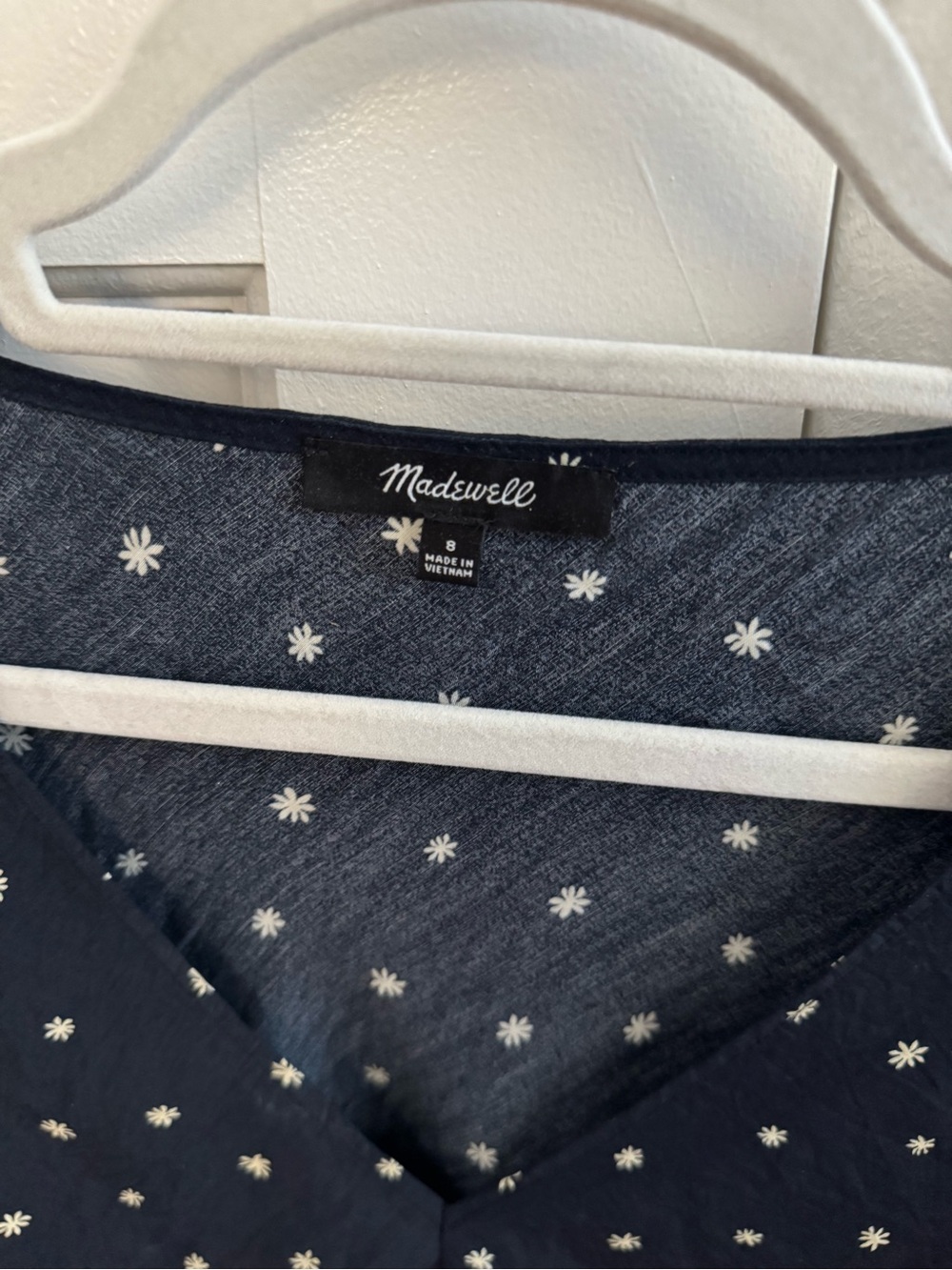 Madewell Navy Small White Floral V-Neck Blouse - Picture 2 of 2
